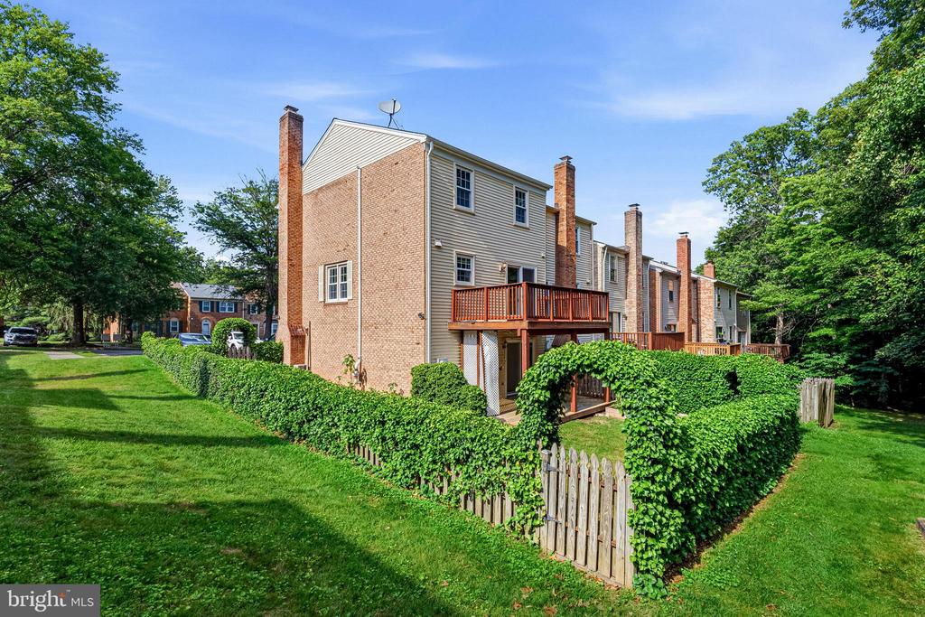 11323 CROMWELL COURT