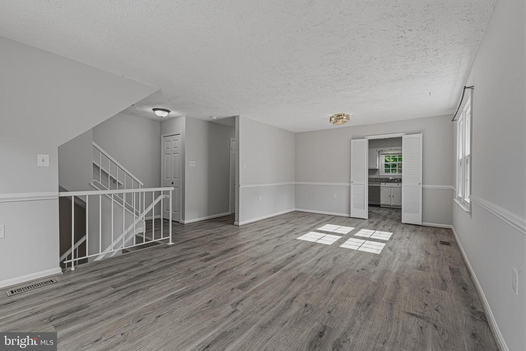 11323 CROMWELL COURT