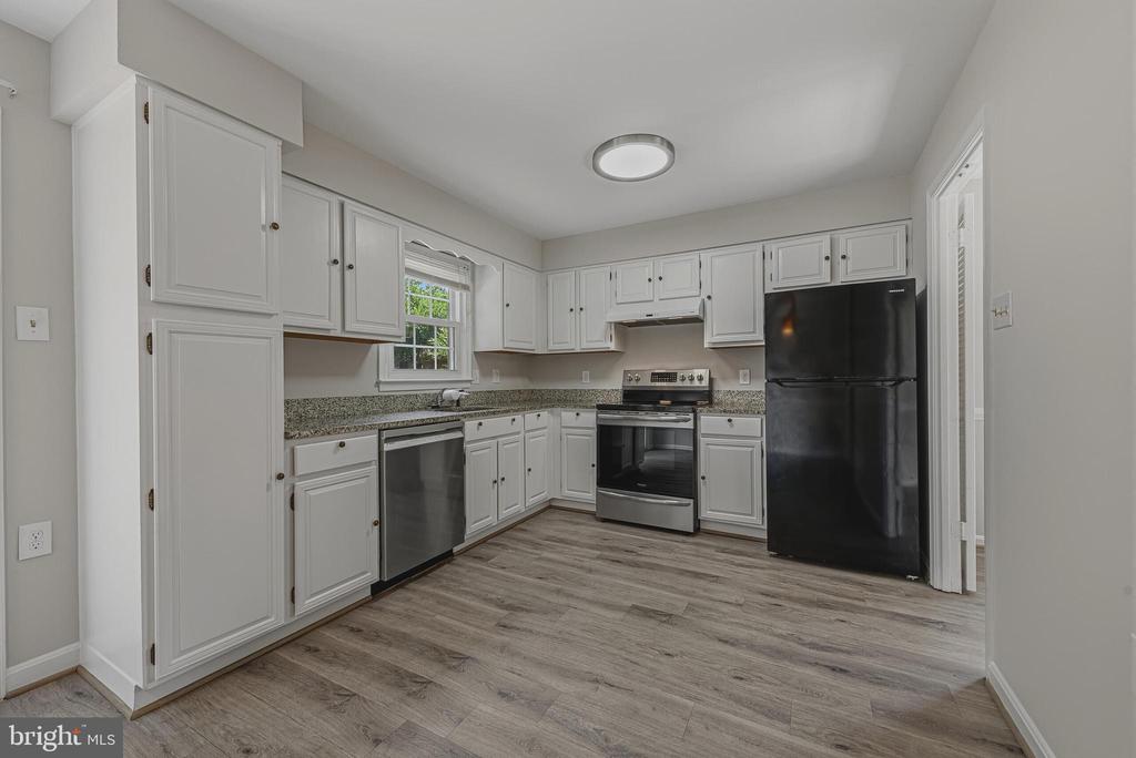 11323 CROMWELL COURT