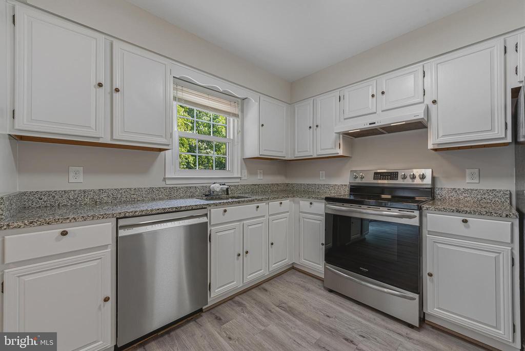 11323 CROMWELL COURT