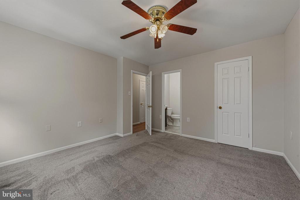11323 CROMWELL COURT