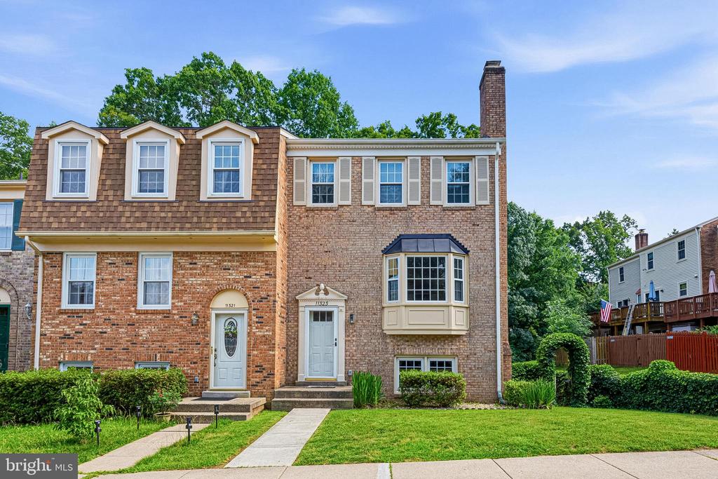 11323 CROMWELL COURT