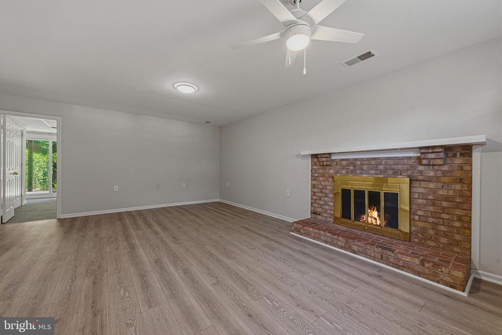 11323 CROMWELL COURT