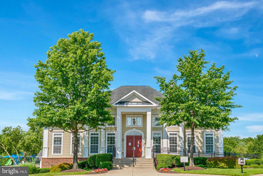 8903 Maple Run Dr