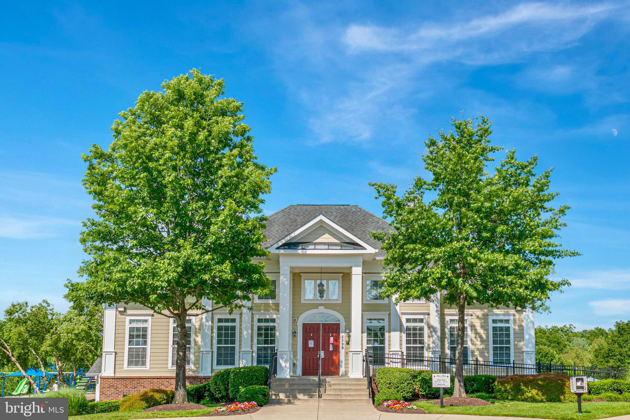 8903 Maple Run Dr