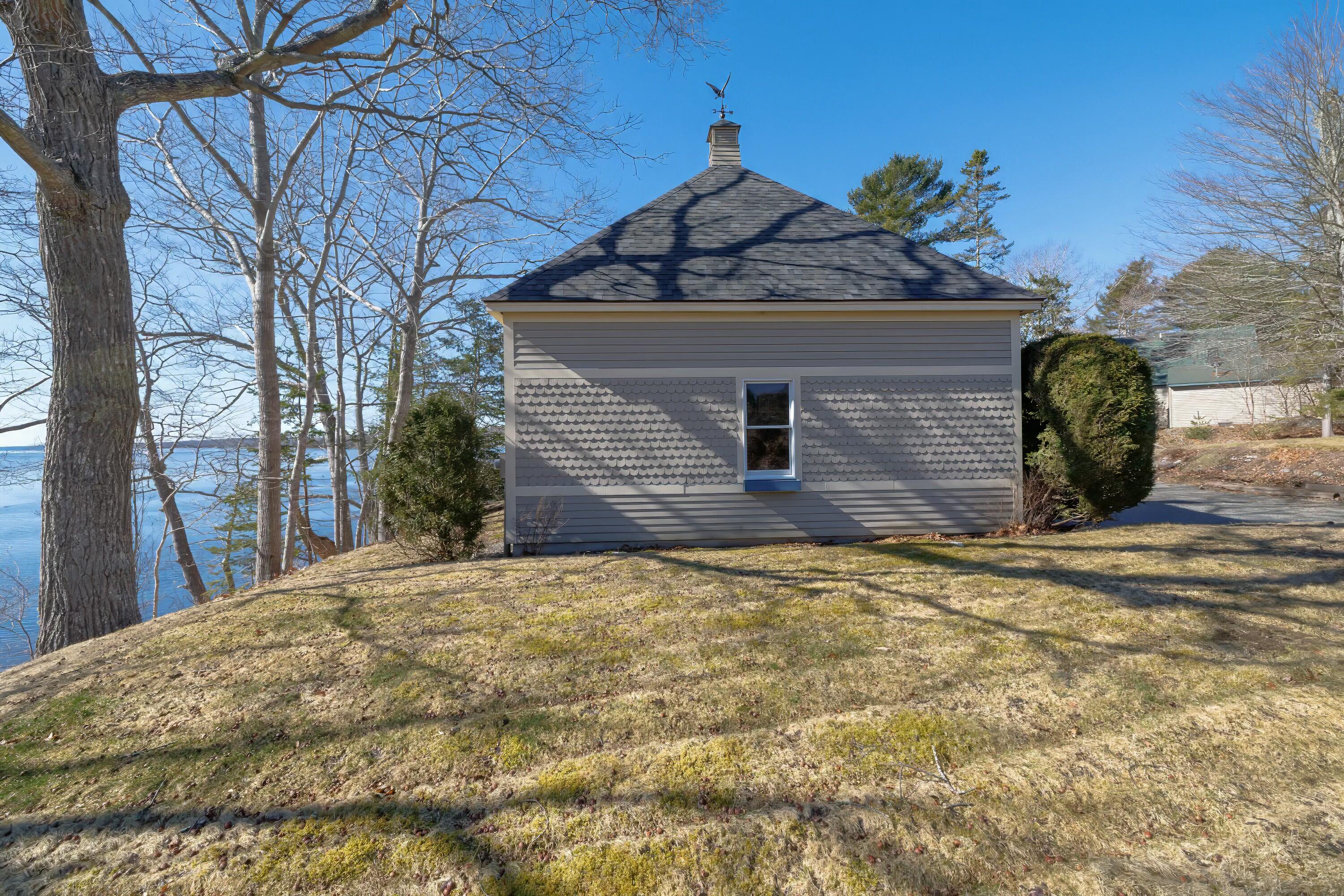 914 Surry Road
