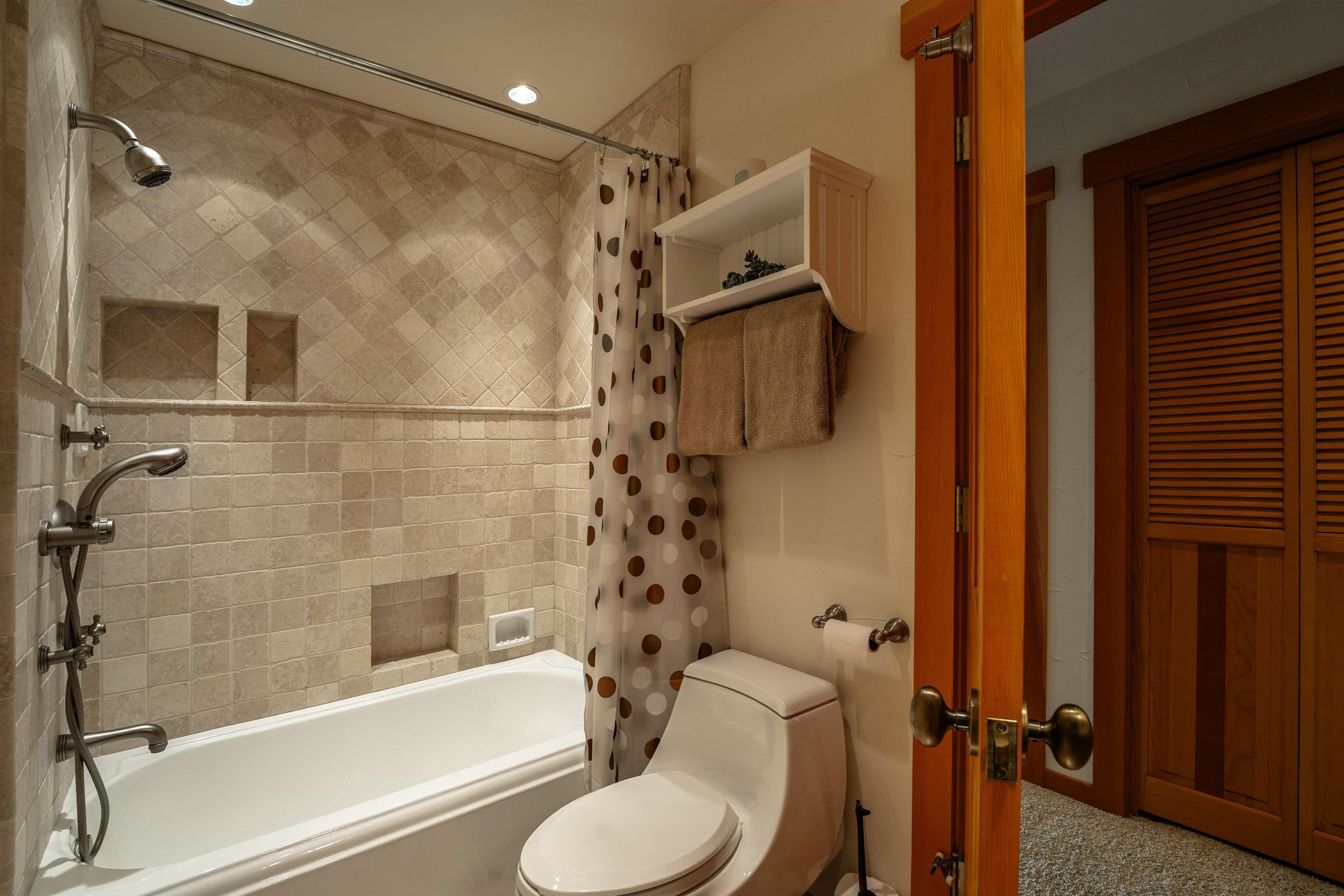 1877 North Lake Boulevard Unit: 34