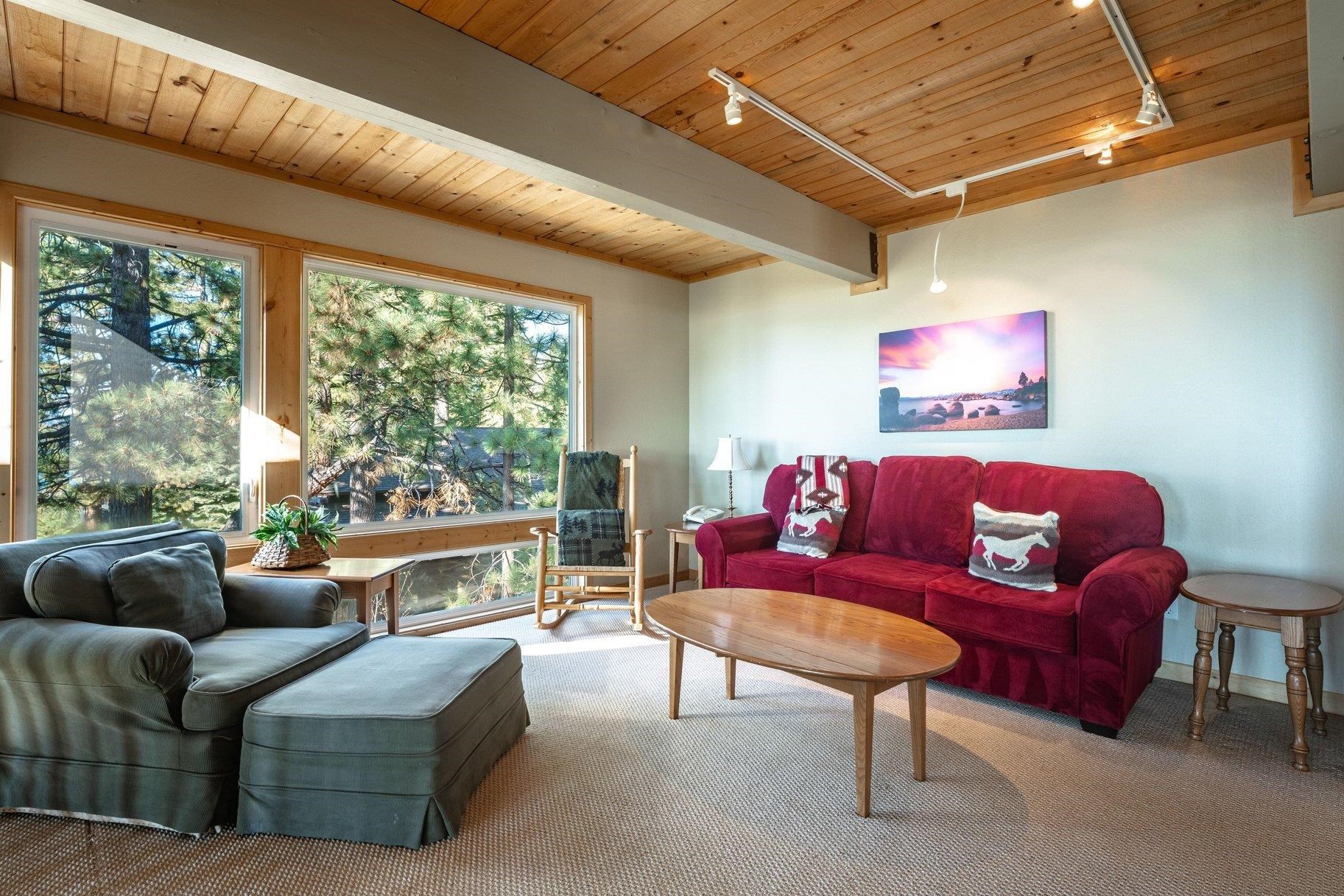 305 Edgecliff Way