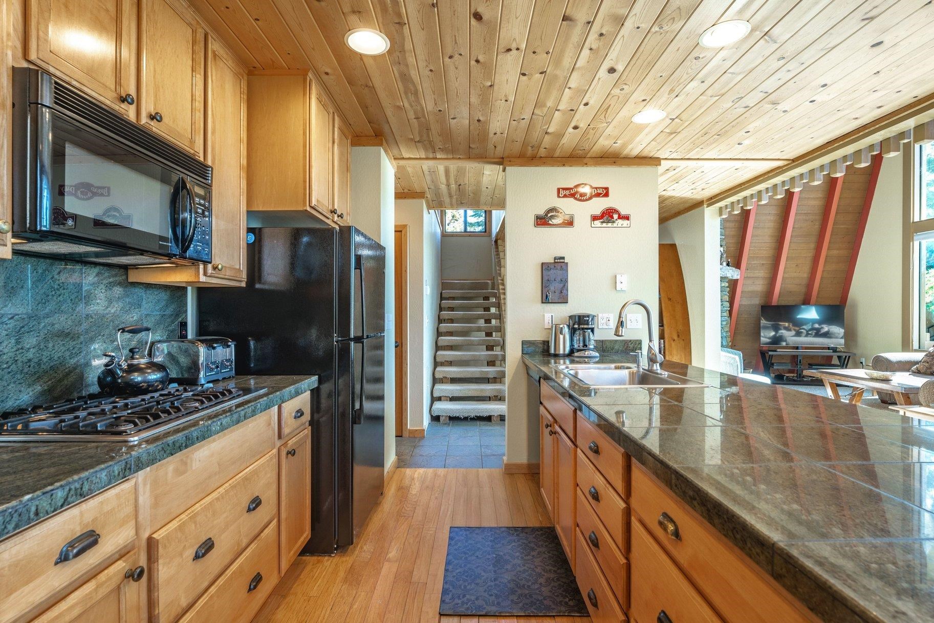 305 Edgecliff Way
