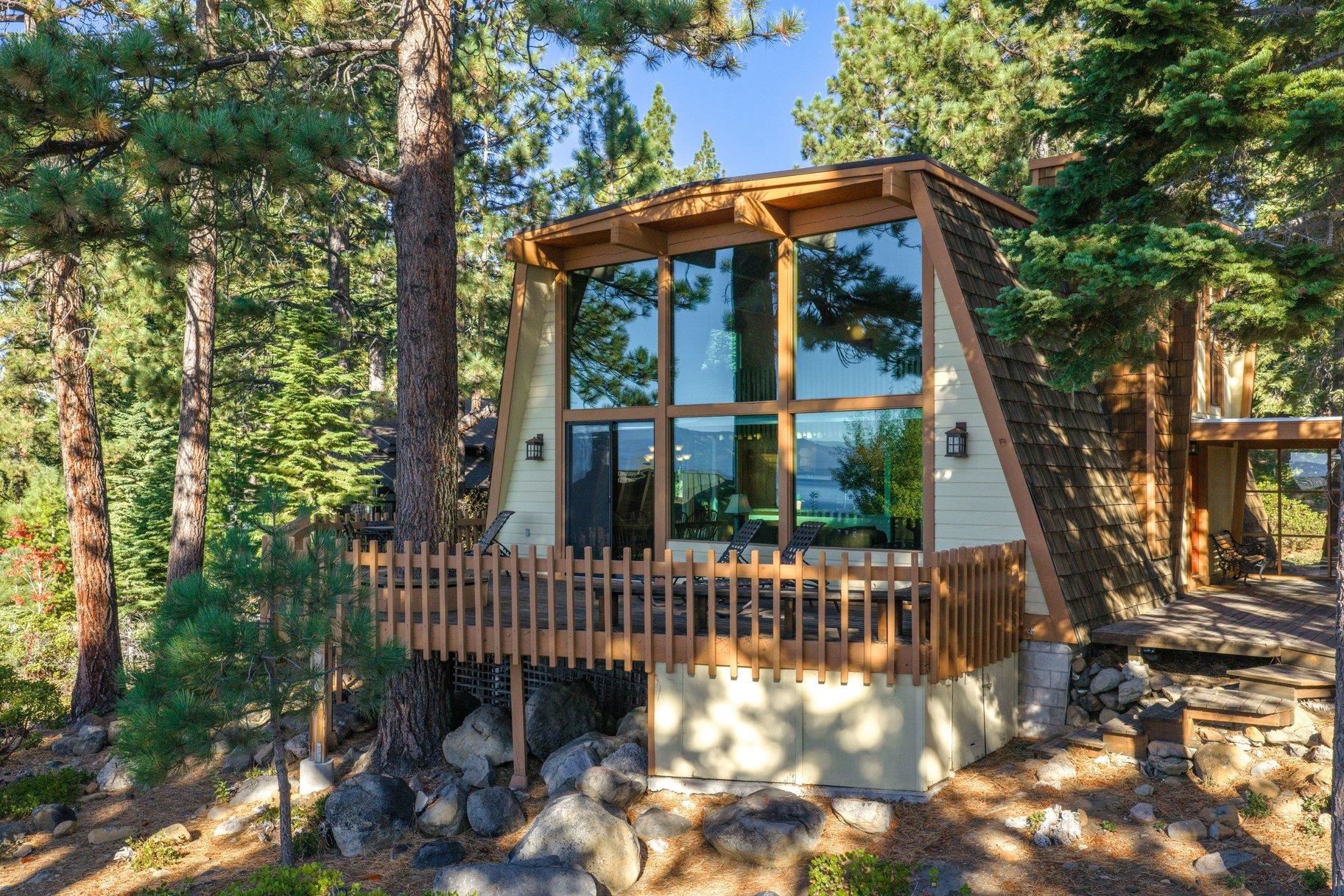 305 Edgecliff Way