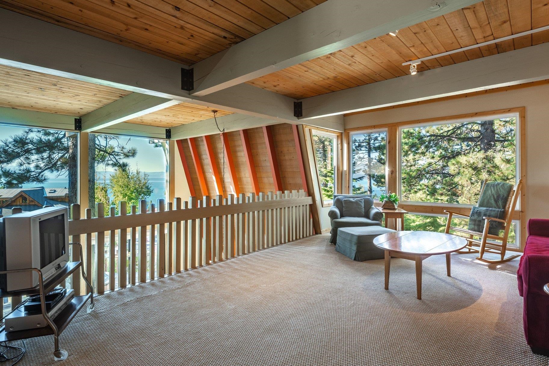 305 Edgecliff Way