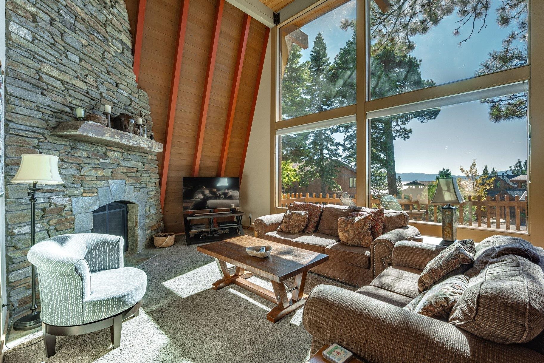 305 Edgecliff Way