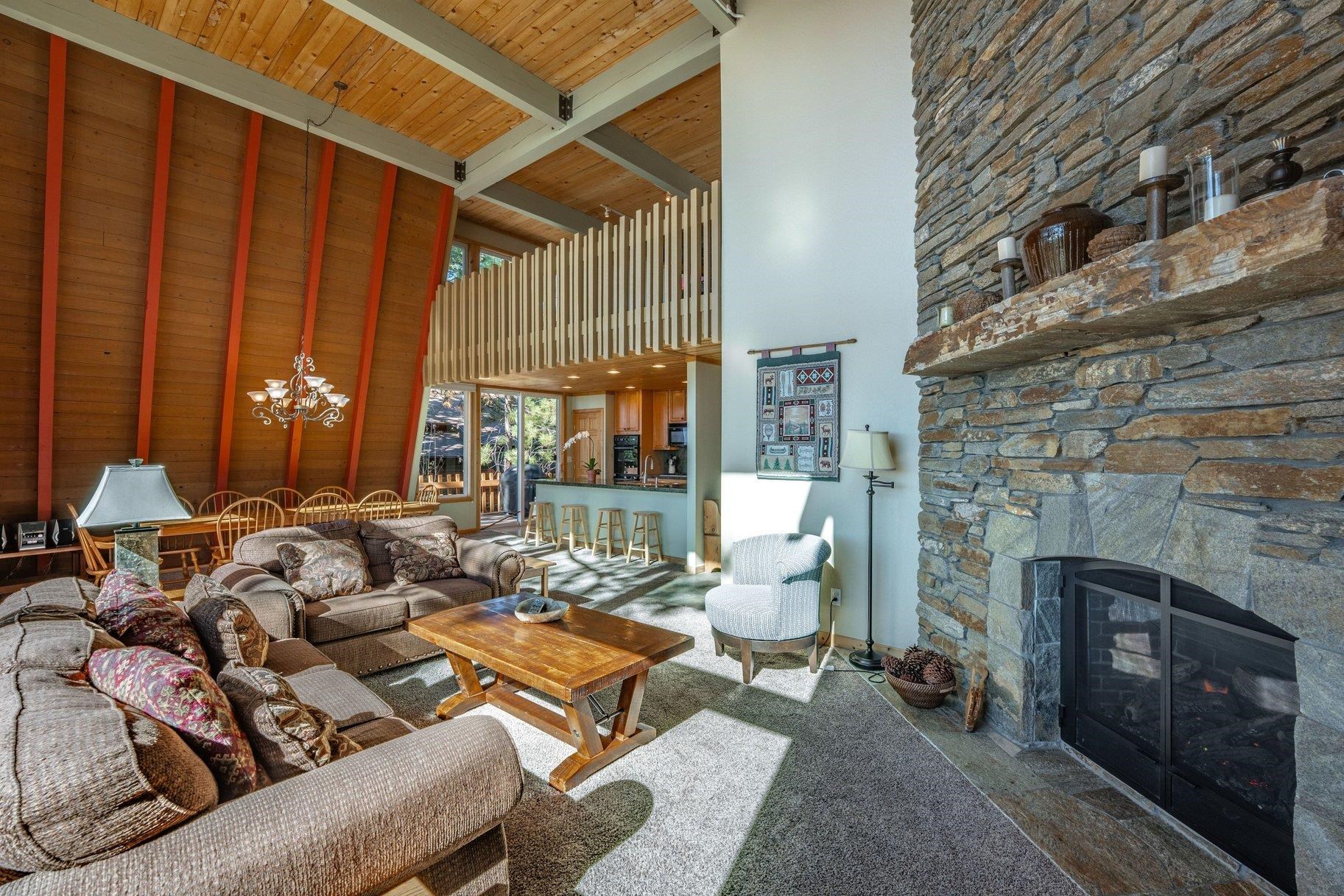 305 Edgecliff Way