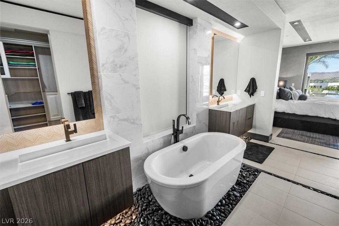 12 Falling Canyon Court