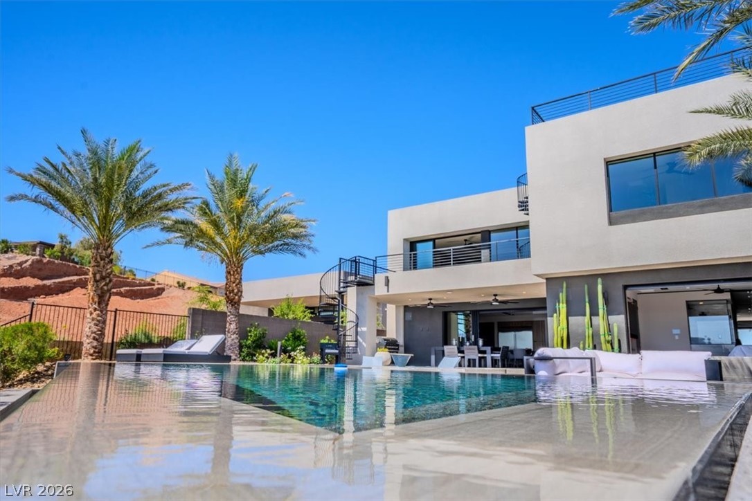 12 Falling Canyon Court