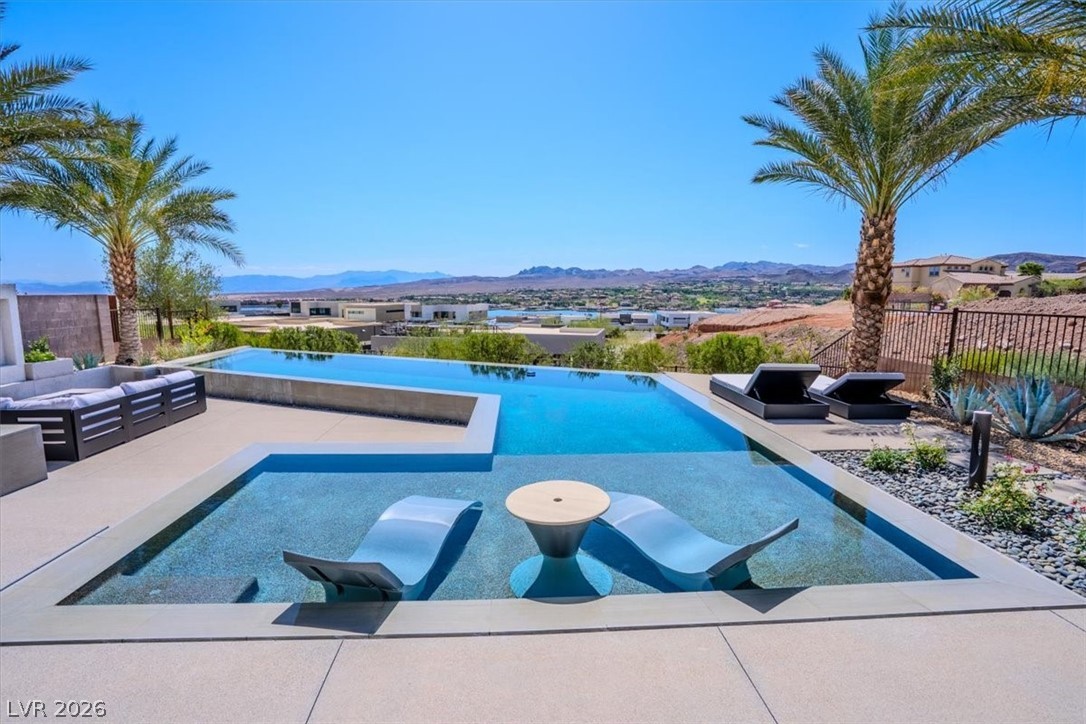 12 Falling Canyon Court