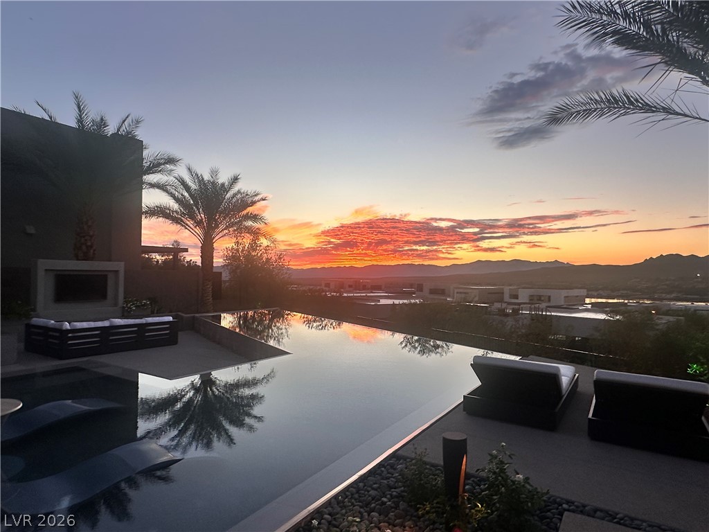 12 Falling Canyon Court