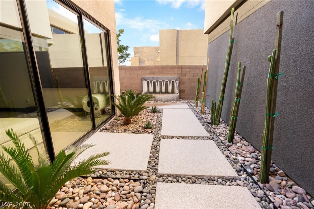 12 Falling Canyon Court