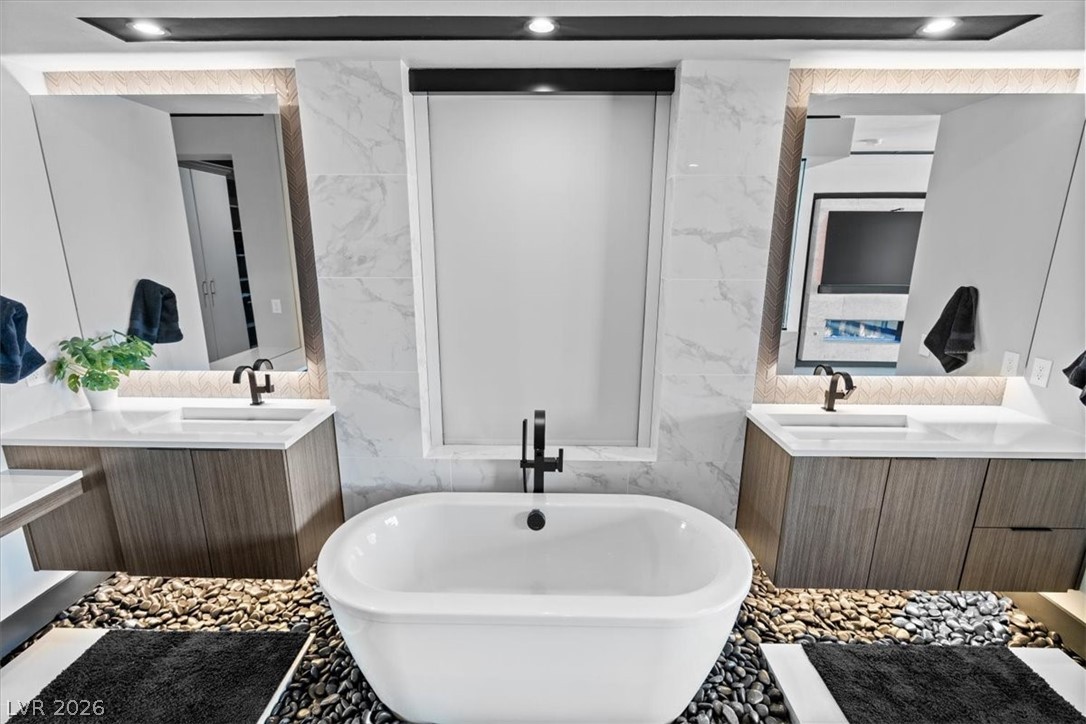 12 Falling Canyon Court