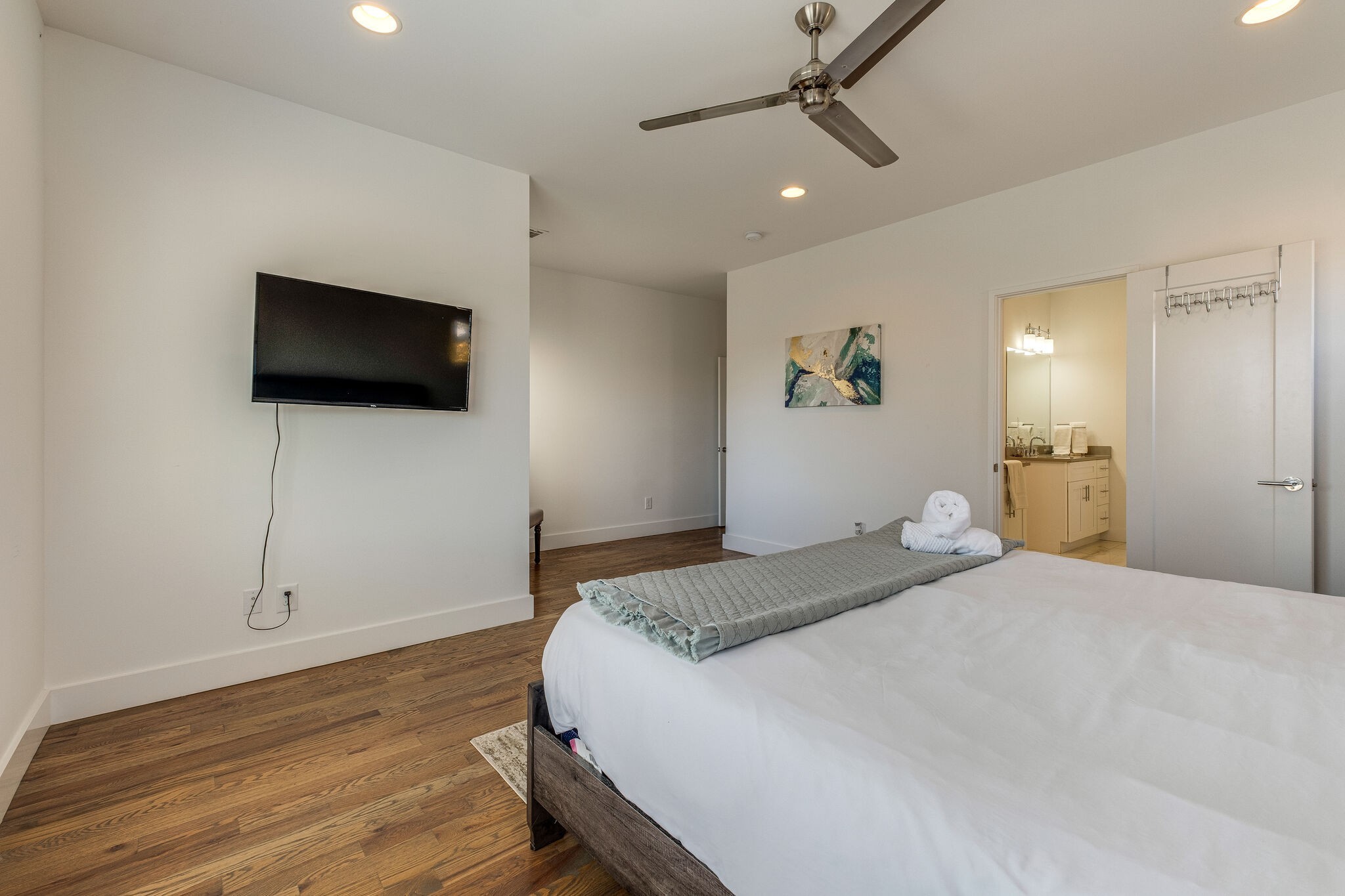 119 Elmhurst Ave Unit: B