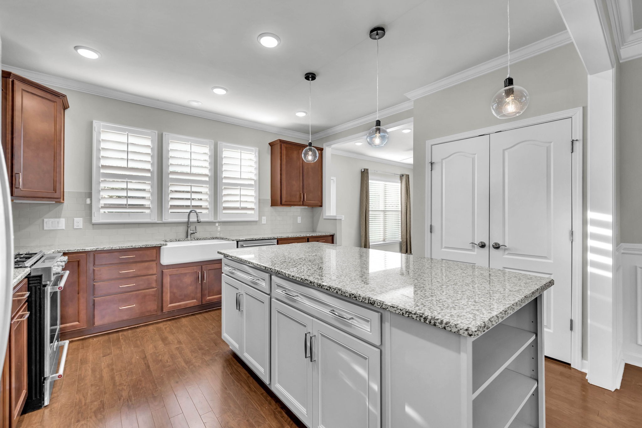 843 Clay Pl