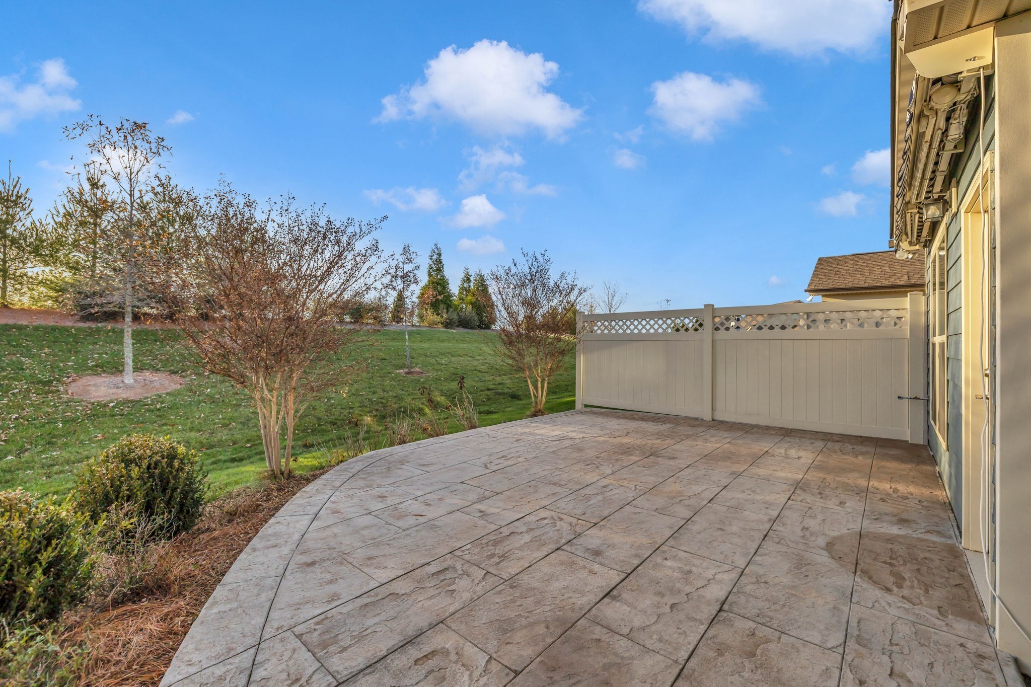 843 Clay Pl