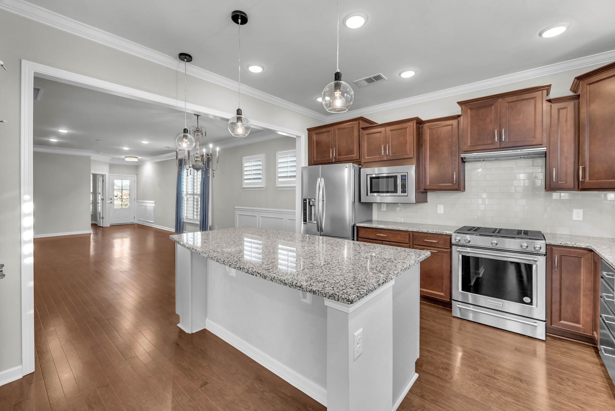 843 Clay Pl
