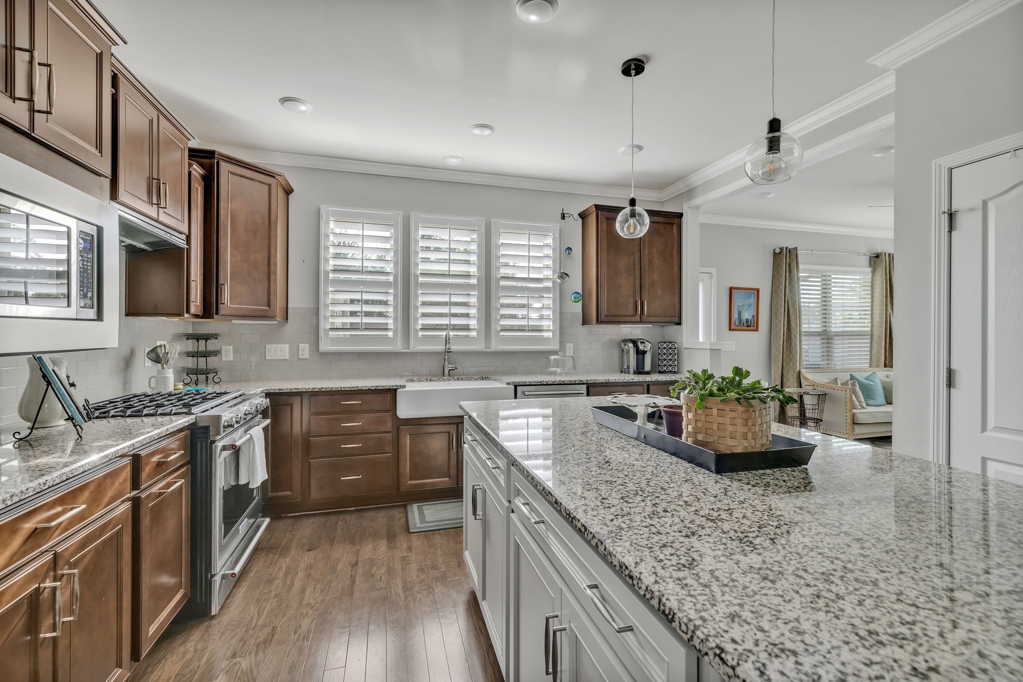 843 Clay Pl