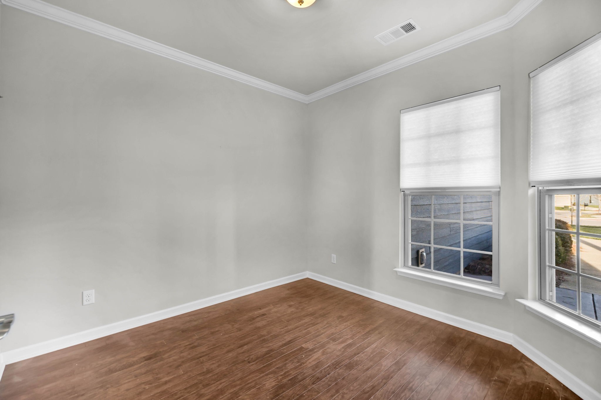 843 Clay Pl