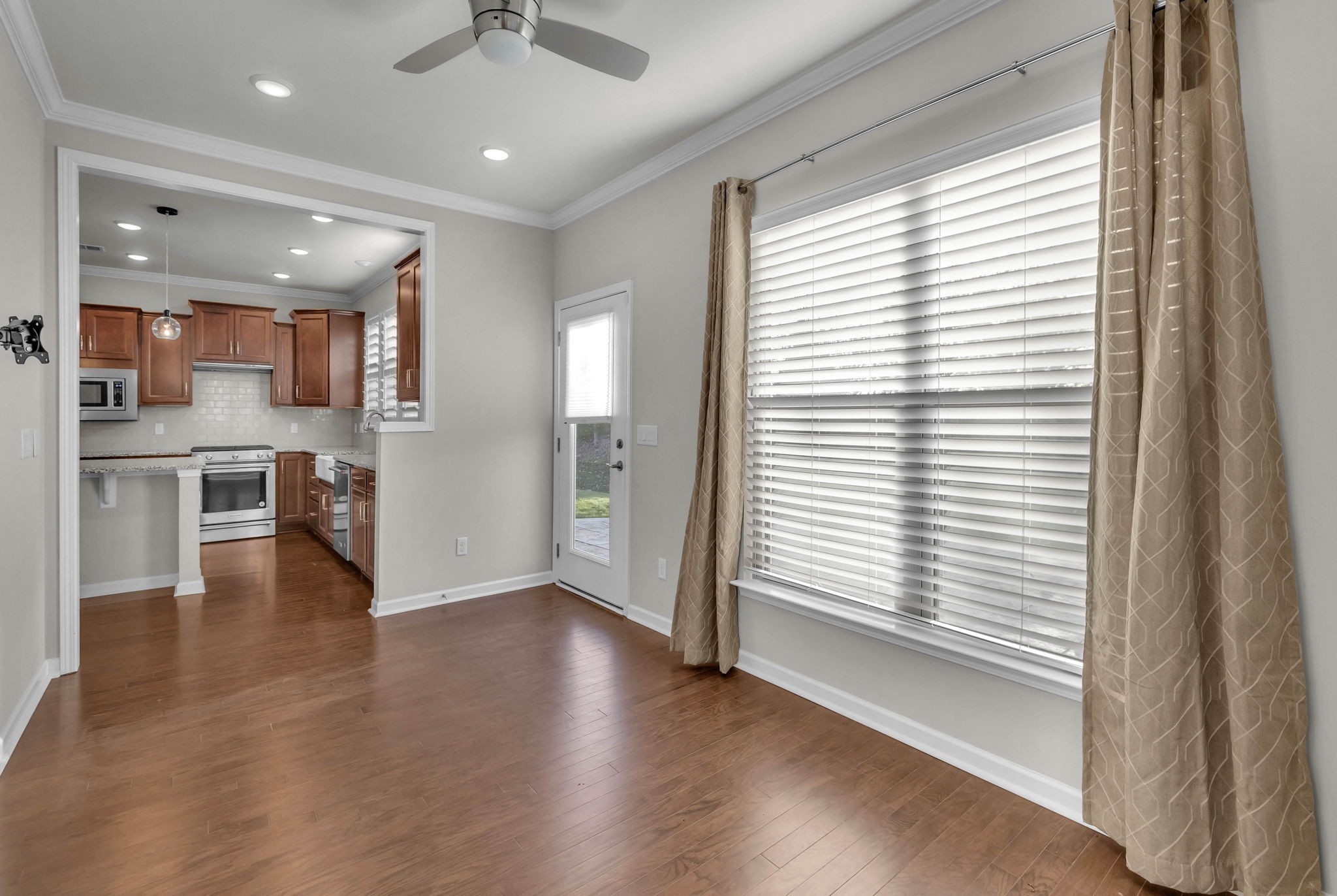843 Clay Pl