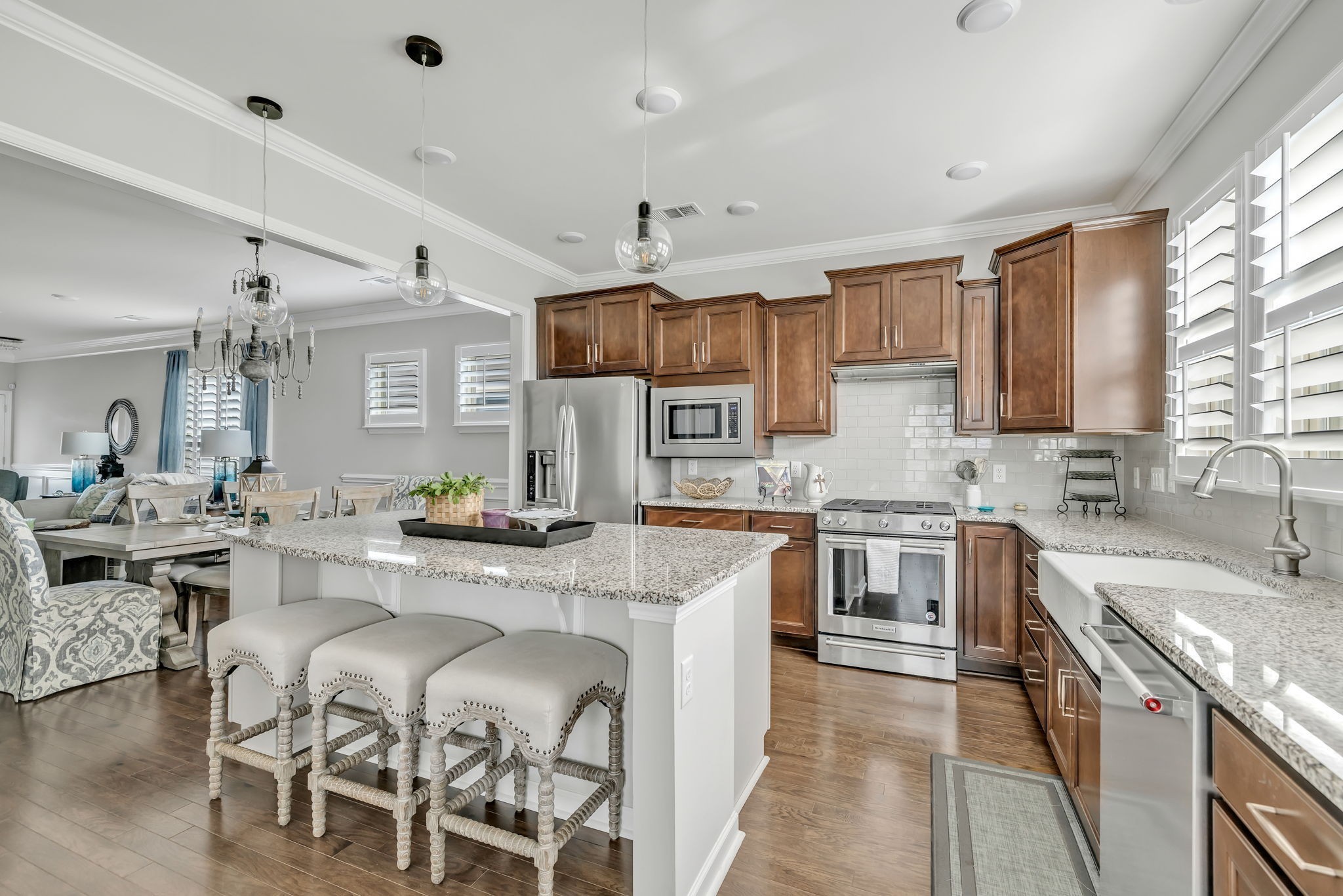 843 Clay Pl