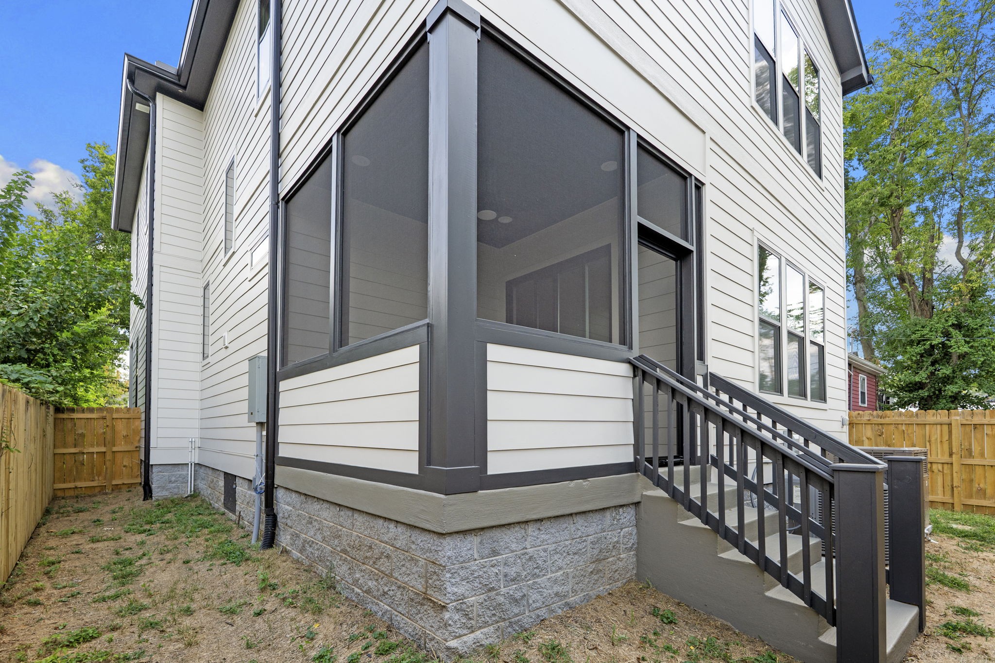 1811 10th Ave, N