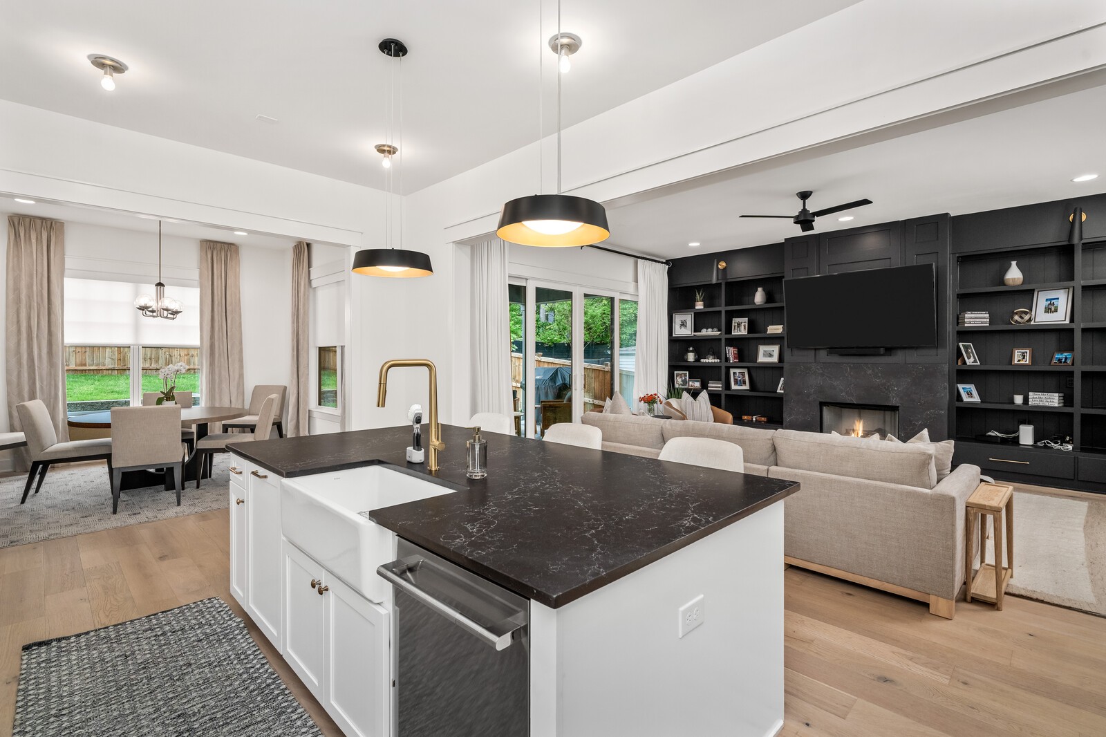 2414 Barclay Dr