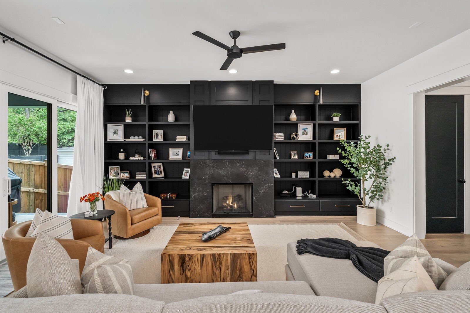 2414 Barclay Dr
