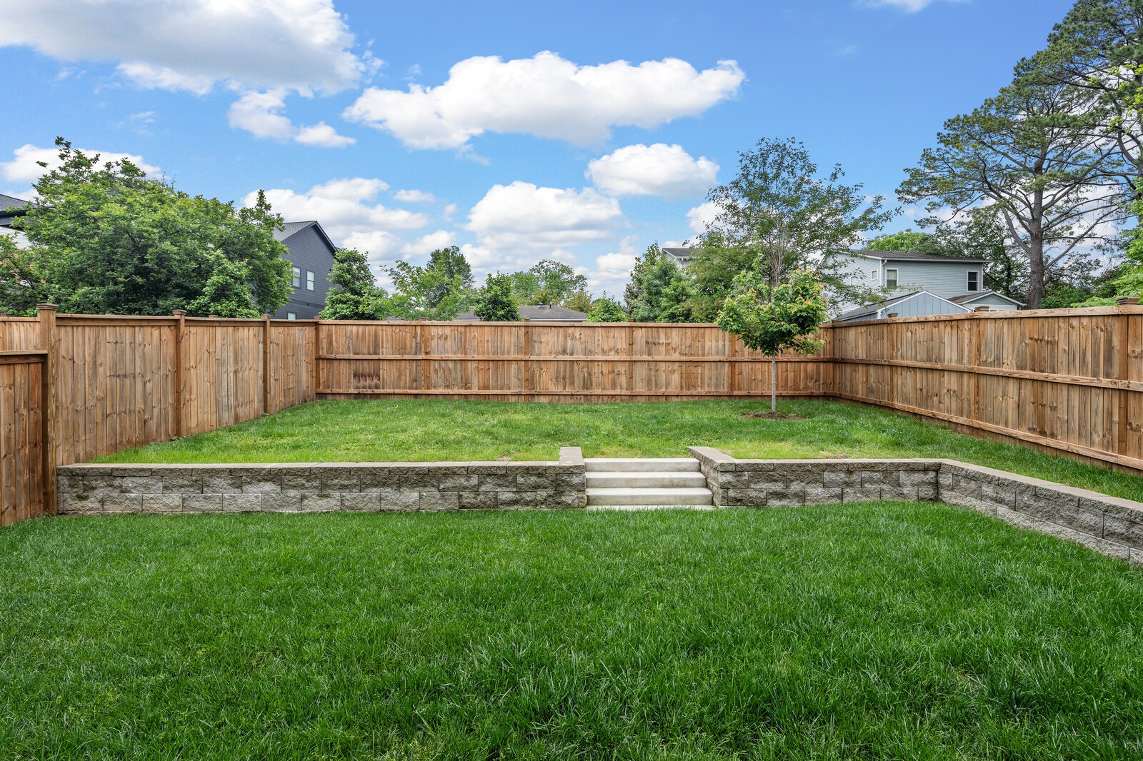2414 Barclay Dr