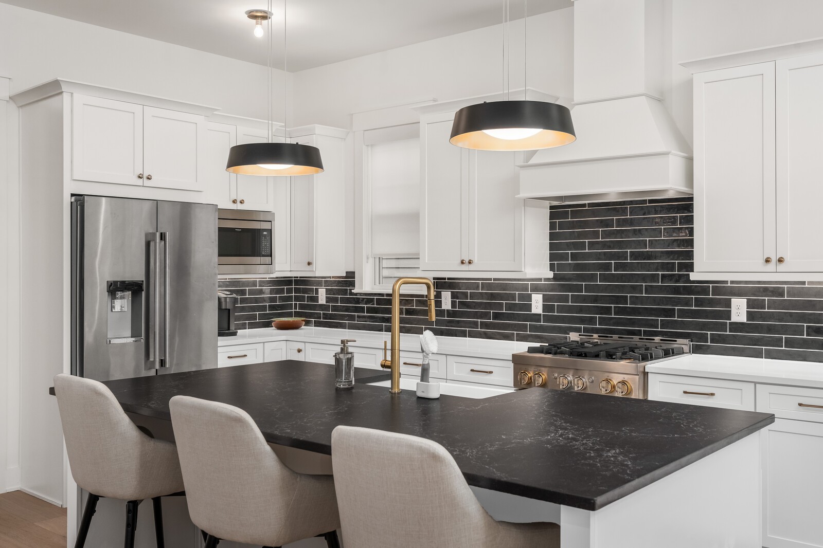 2414 Barclay Dr
