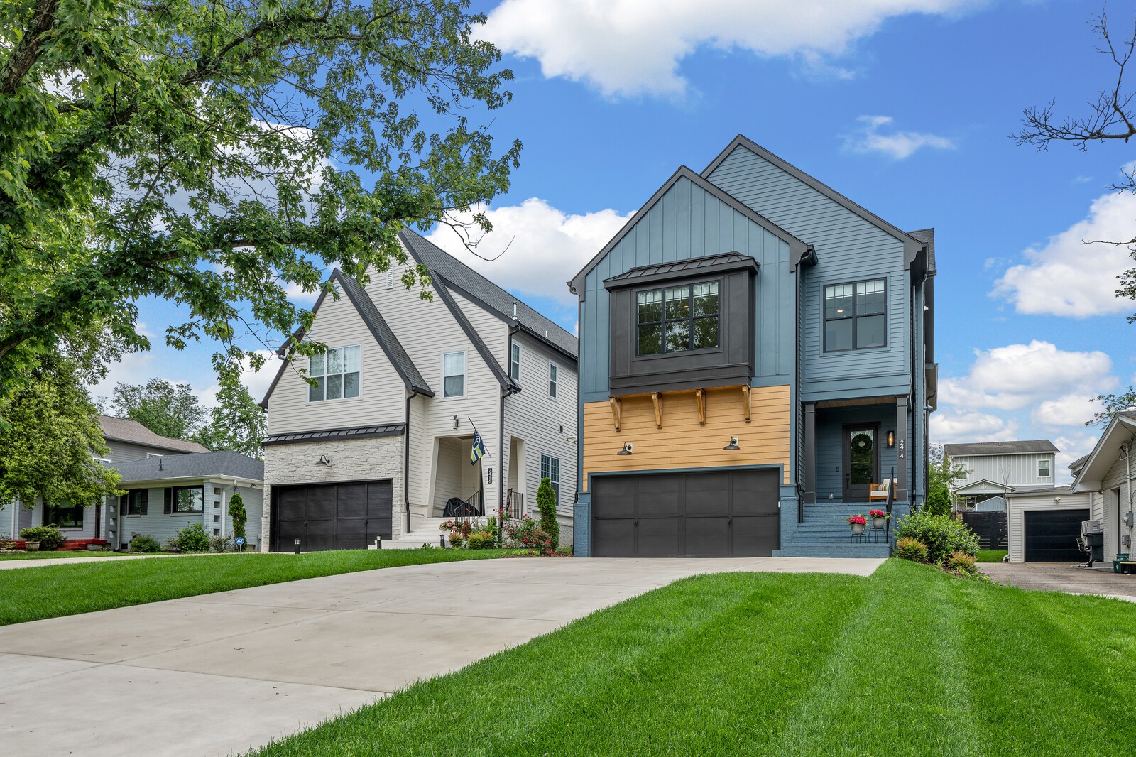 2414 Barclay Dr