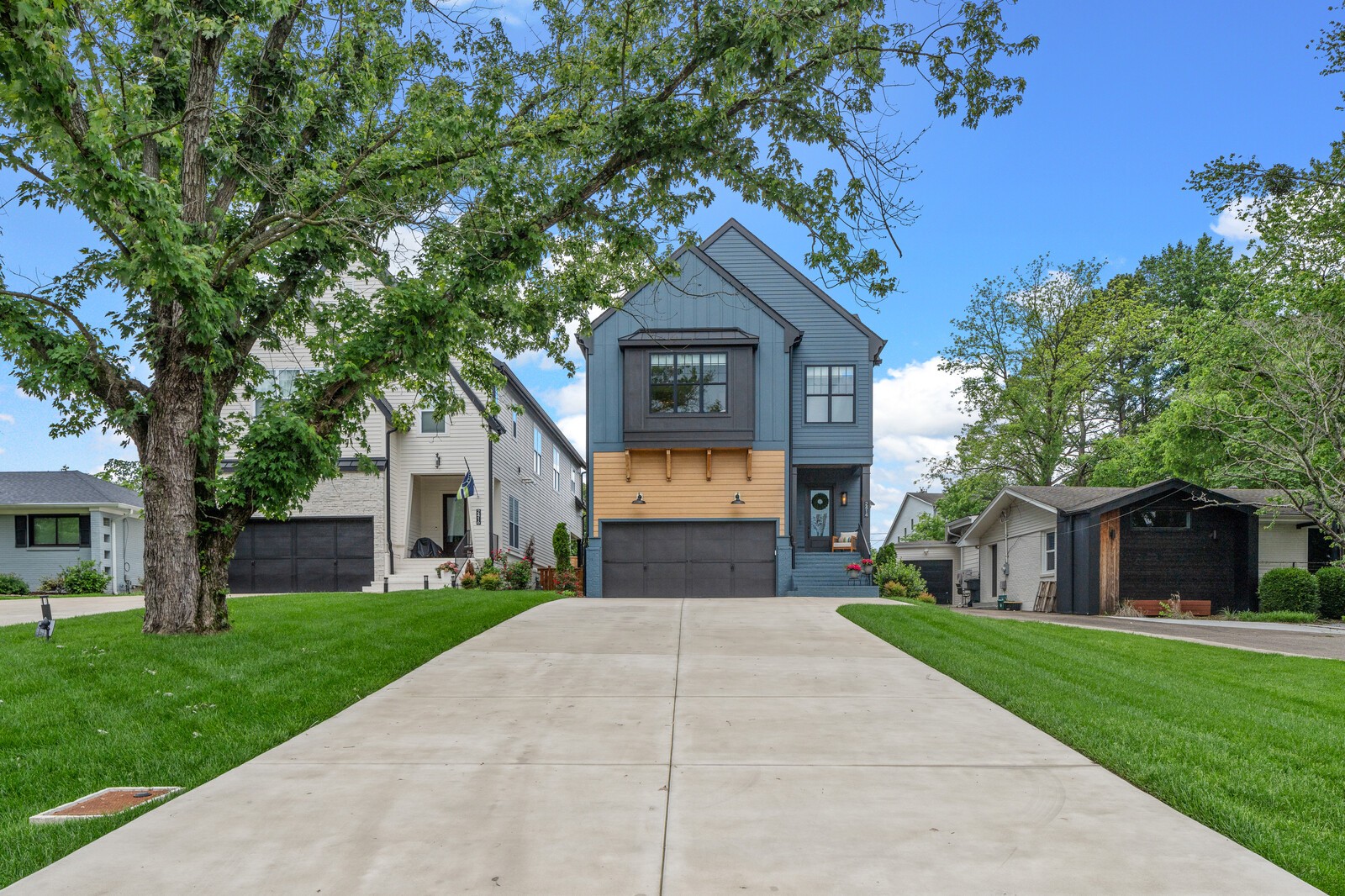 2414 Barclay Dr