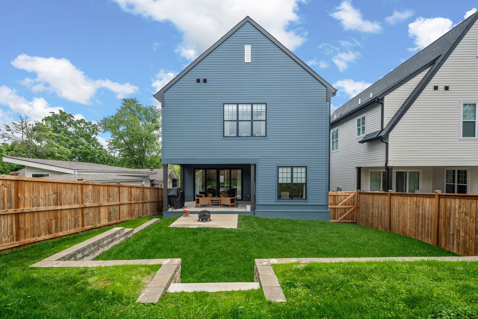 2414 Barclay Dr
