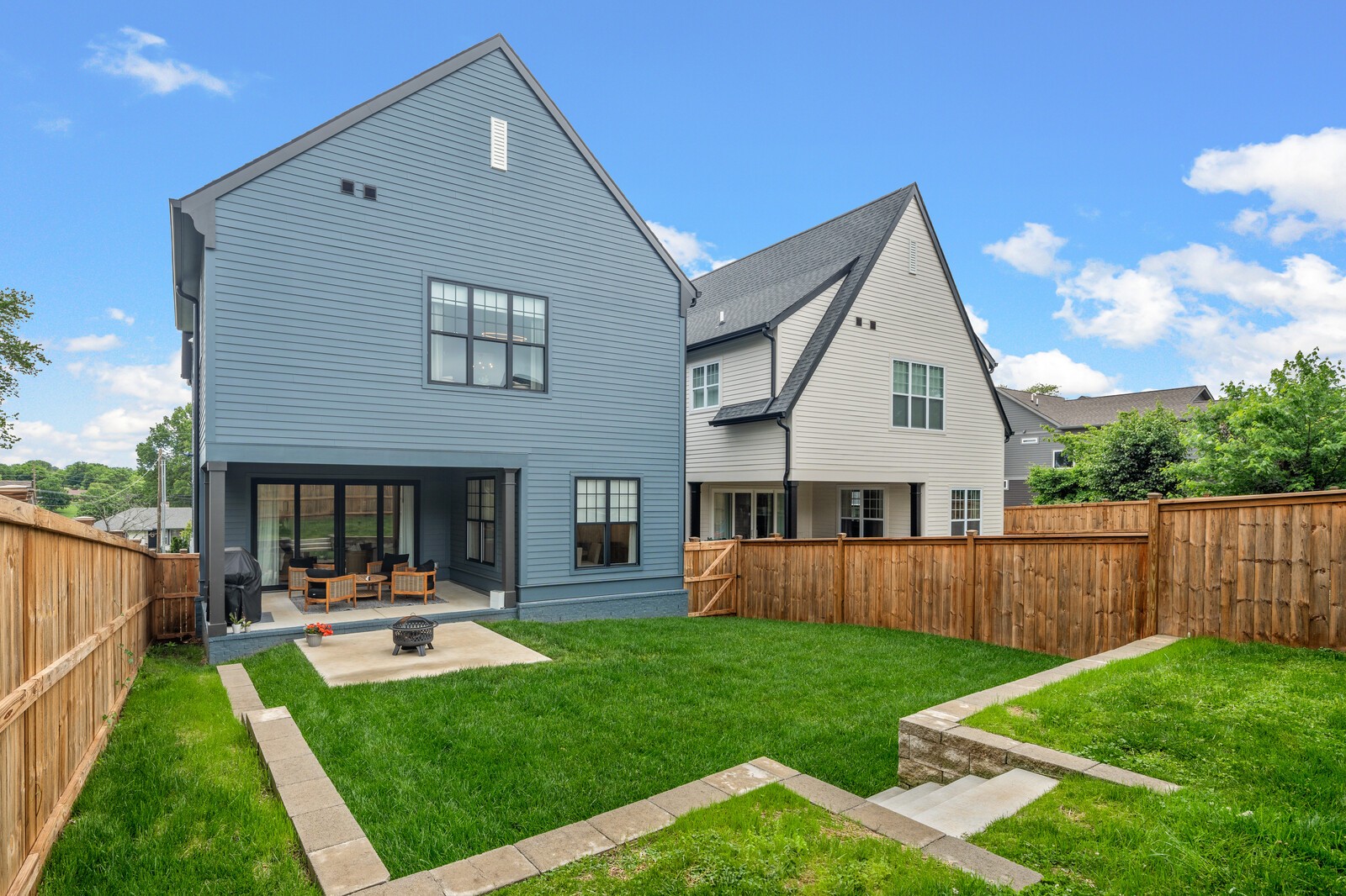 2414 Barclay Dr