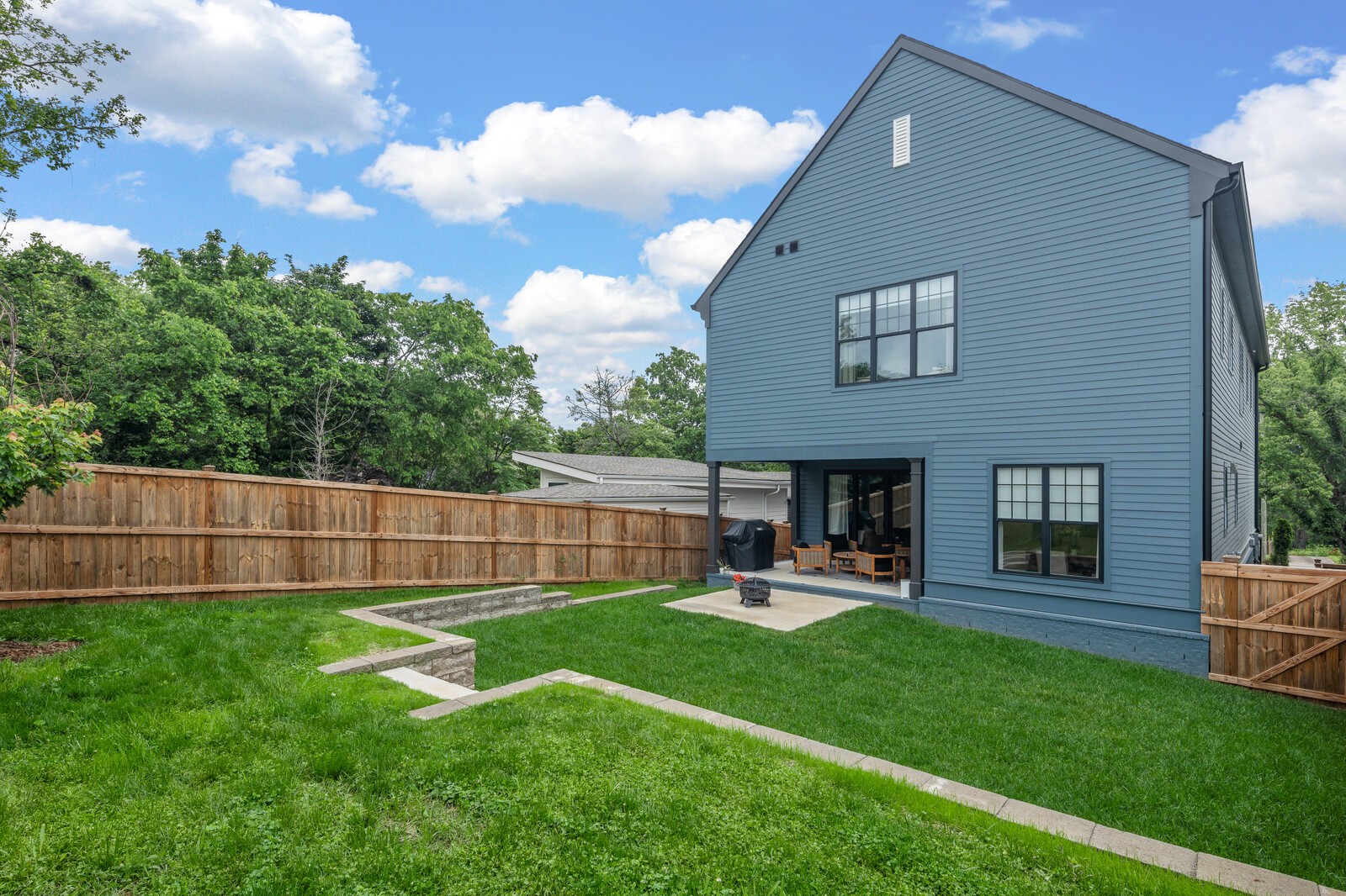 2414 Barclay Dr