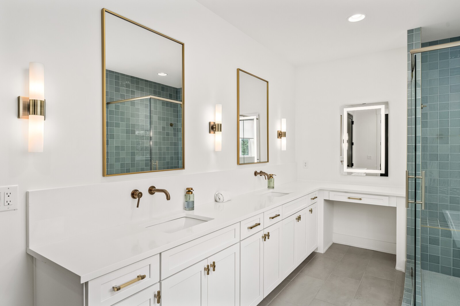 2414 Barclay Dr