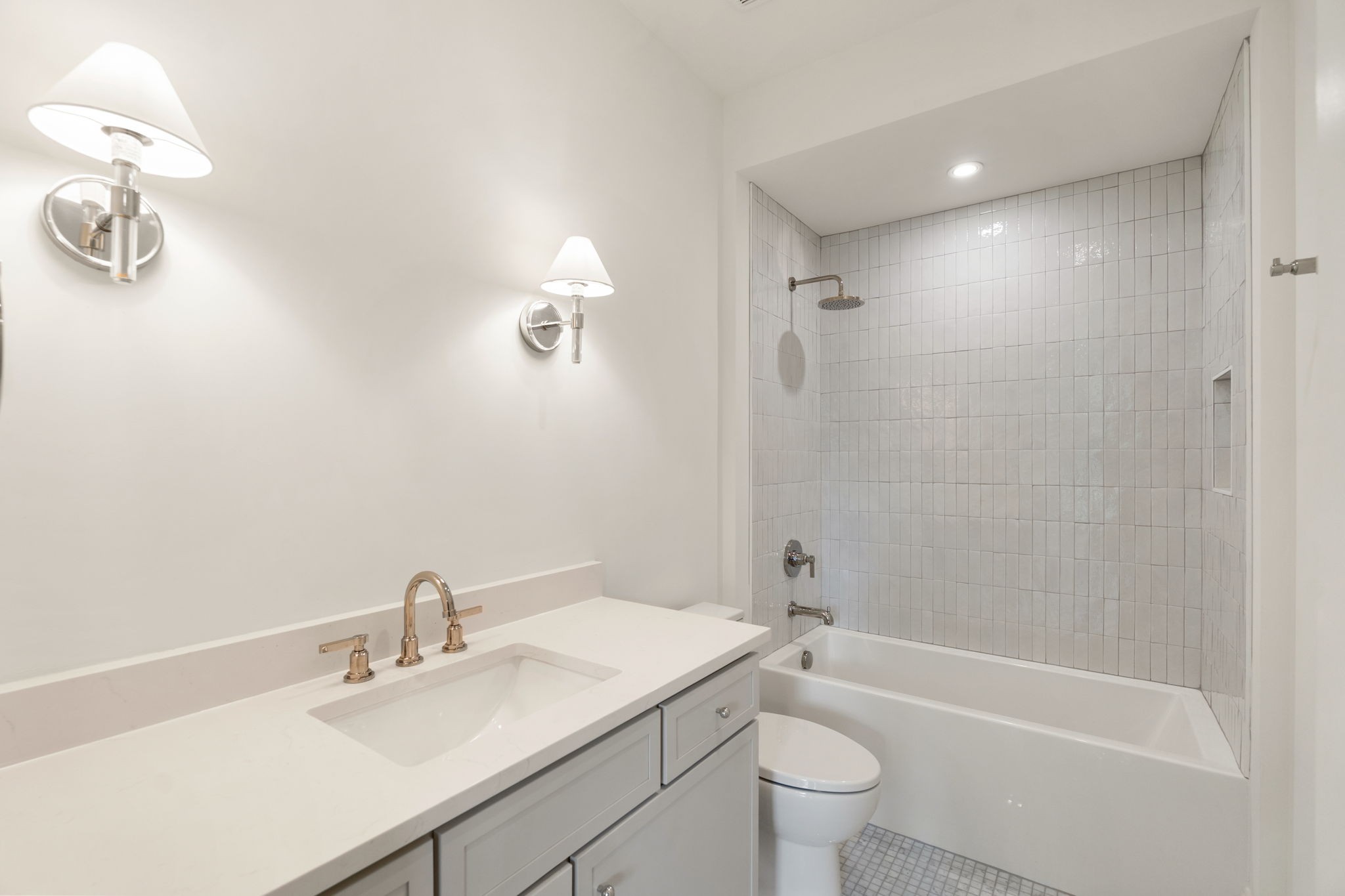4426 Lealand Ln Unit: A