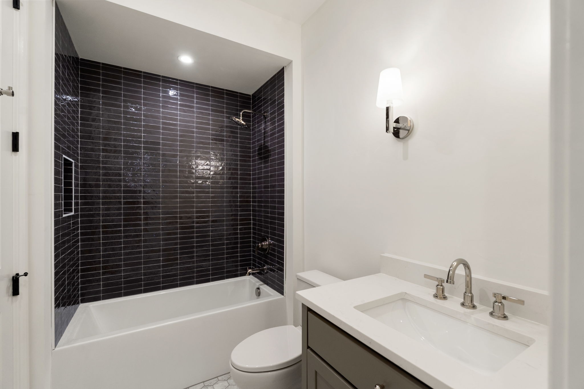 4426 Lealand Ln Unit: A