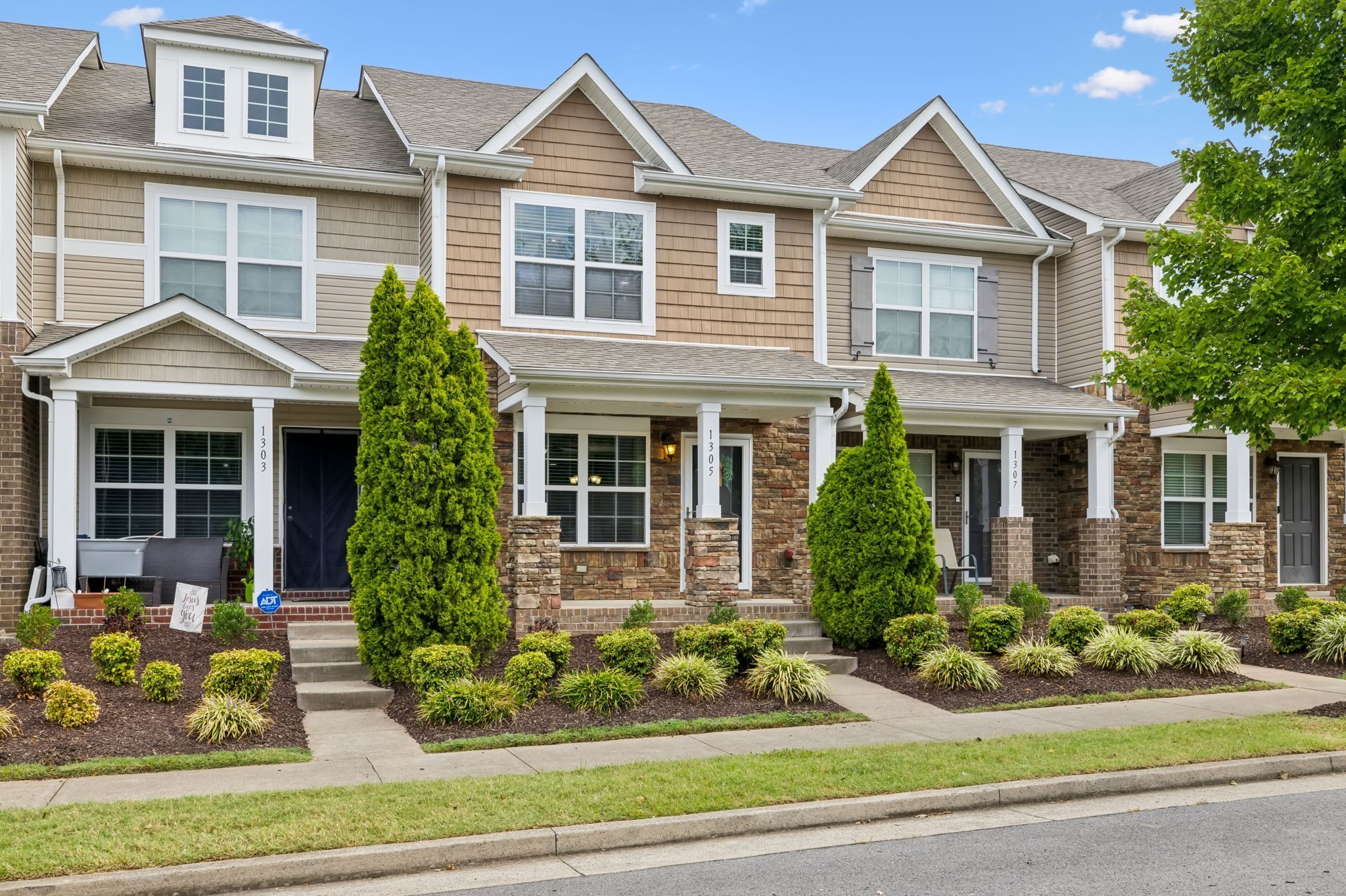 1305 Riverbrook Dr