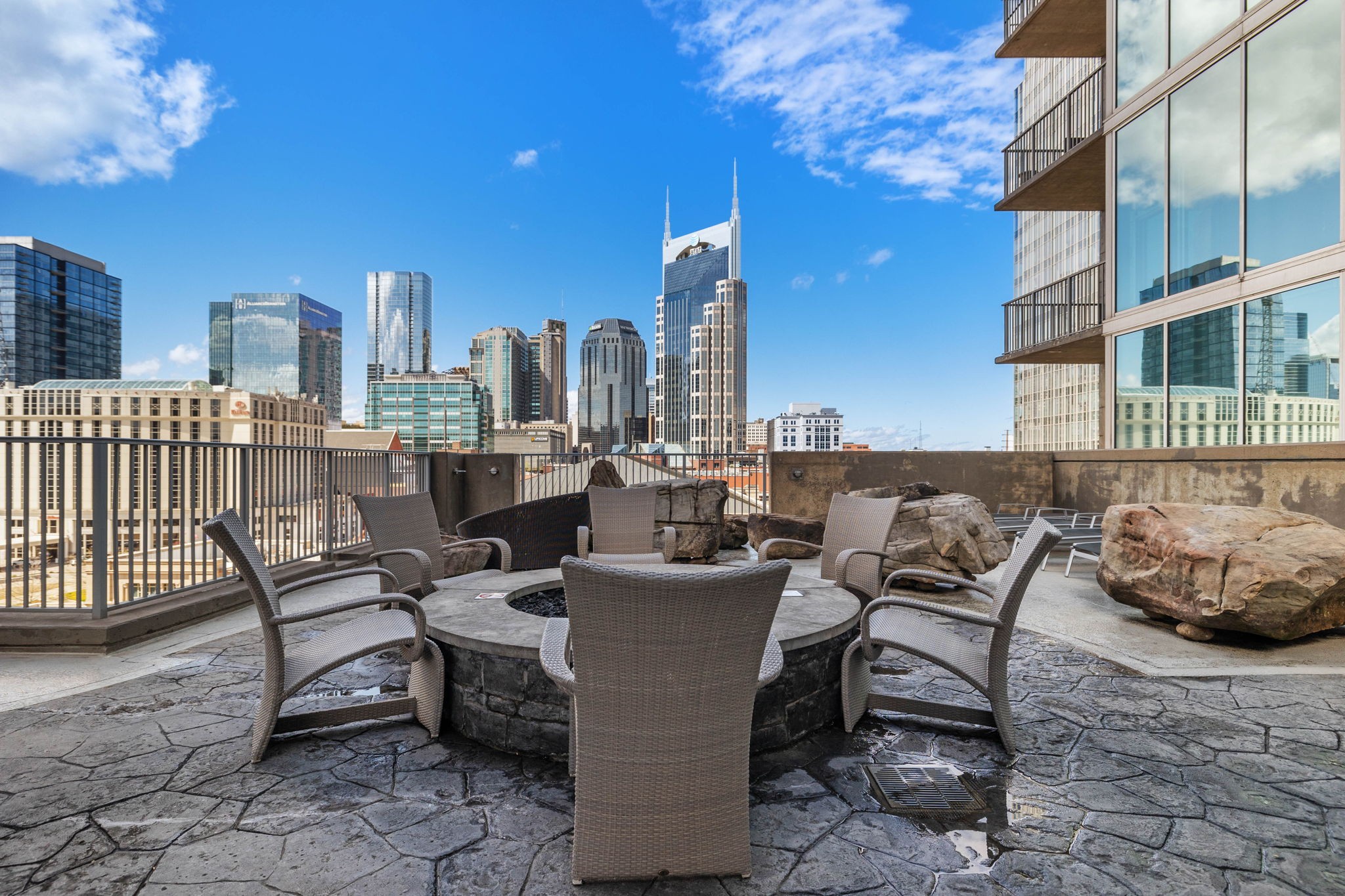 301 Demonbreun St Unit: 1713