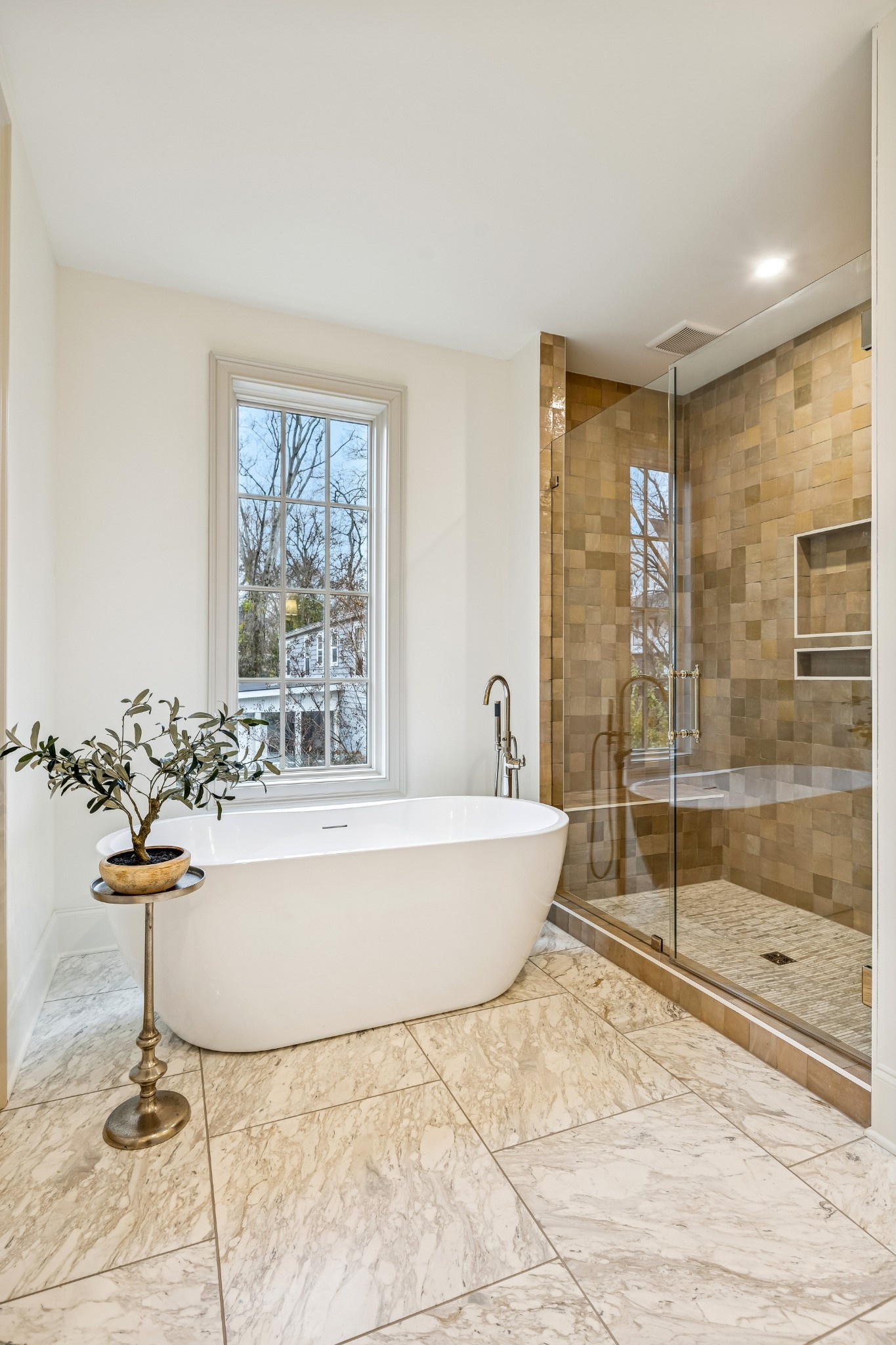 4426 Lealand Ln Unit: B
