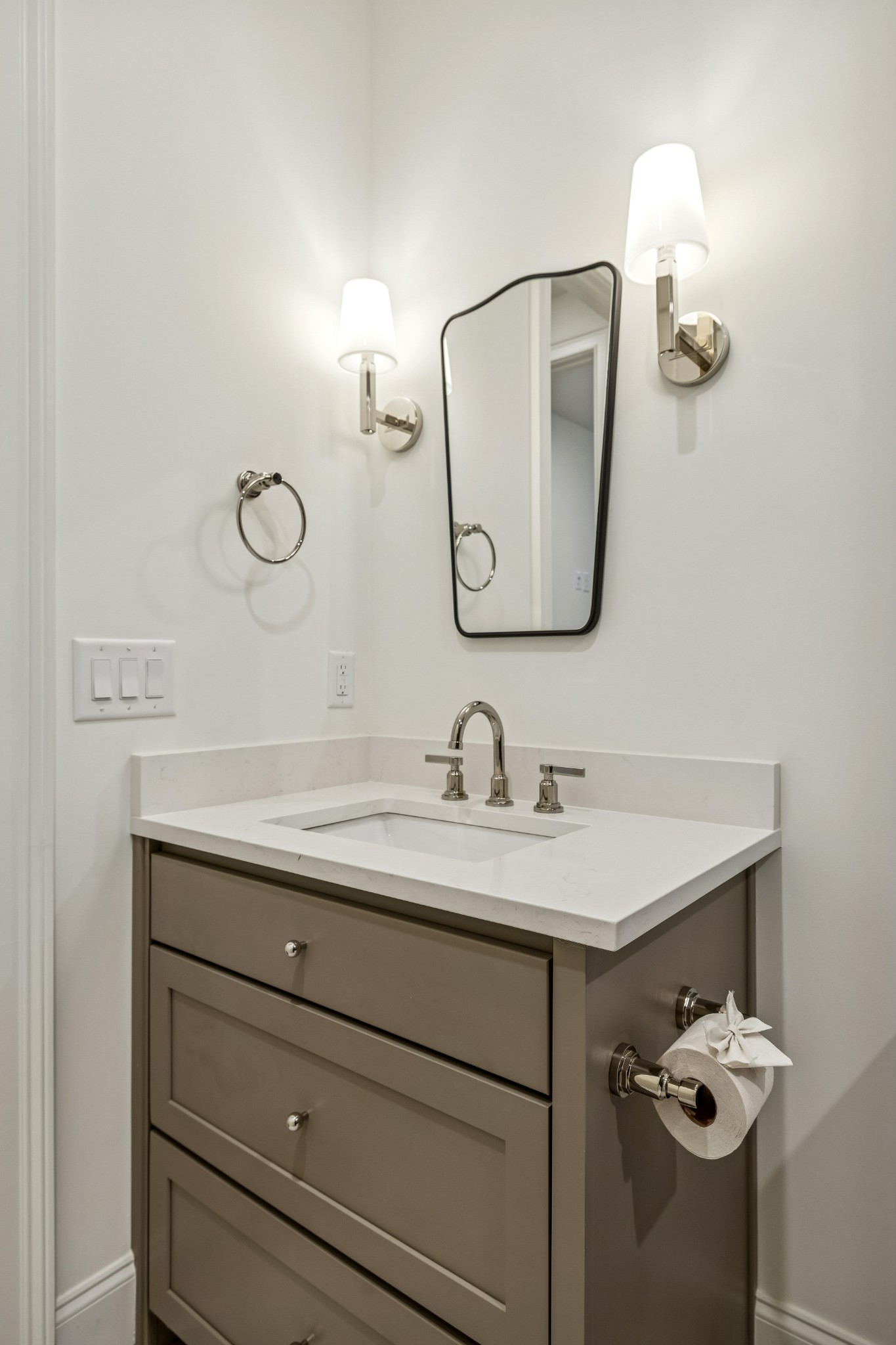 4426 Lealand Ln Unit: B