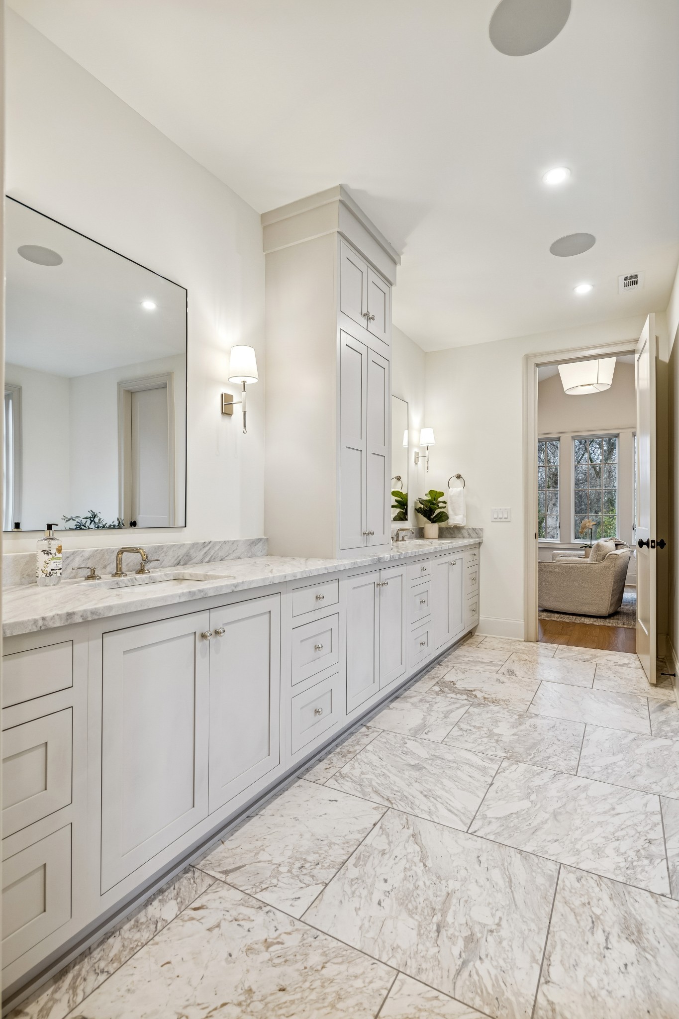 4426 Lealand Ln Unit: B