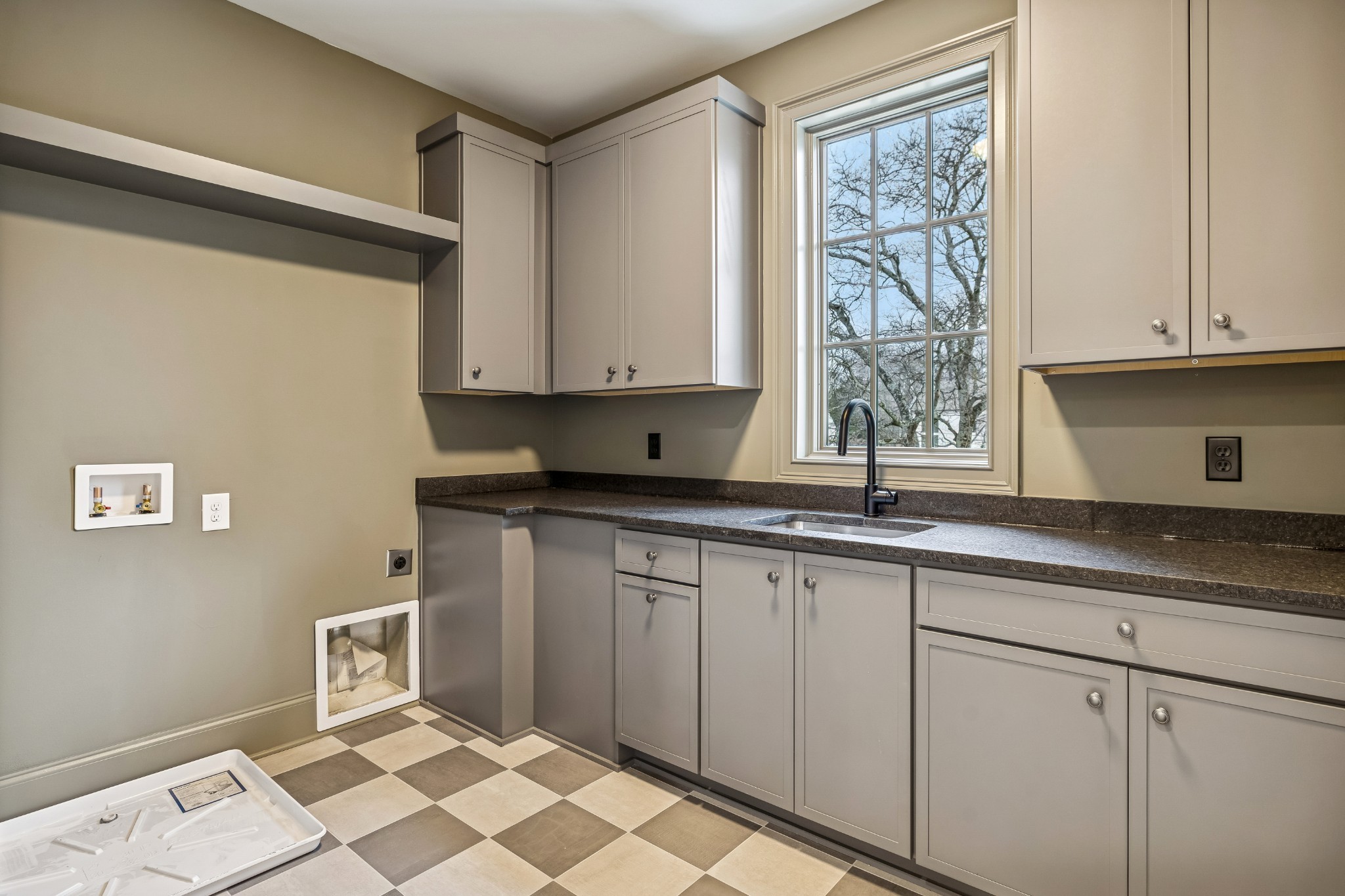 4426 Lealand Ln Unit: B